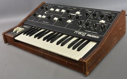 Moog-Prodigy (j-wires need cleaning)